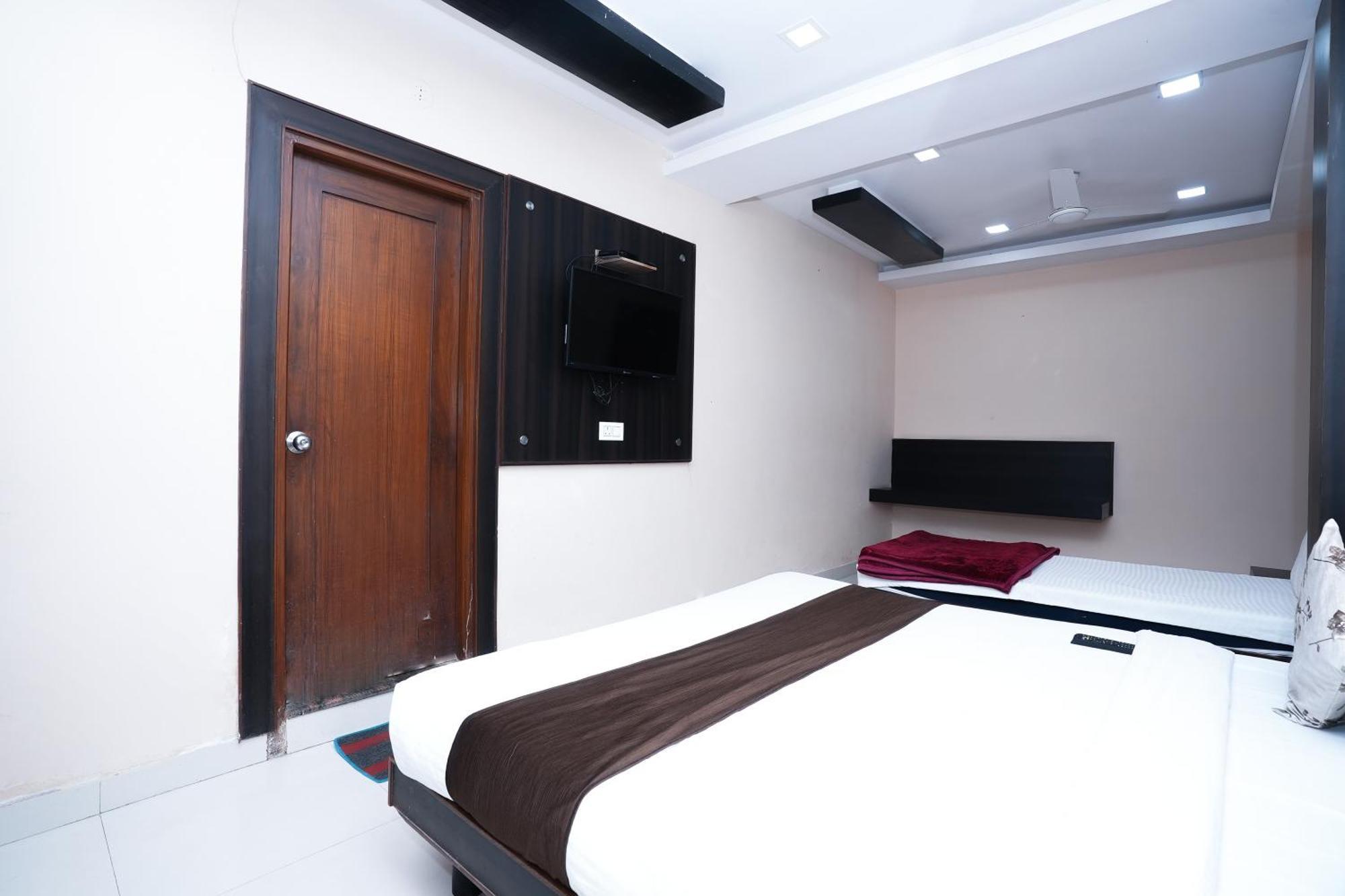 Hotel Madurai Near Central Bus Stand, 우다이푸르 외부 사진